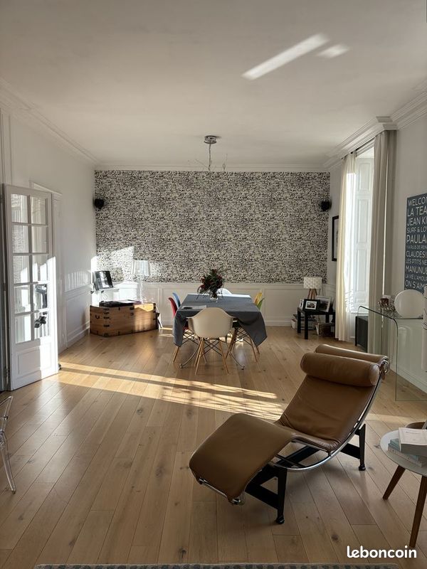 Maison 8 pièces 227 m² · à Rennes · 227 m² · 3 200 €/mois