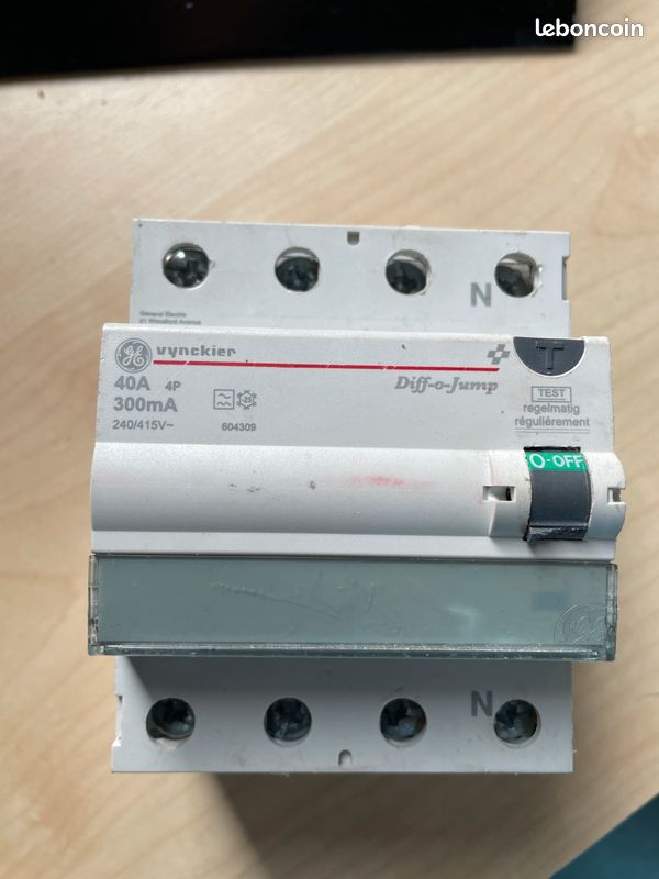 Interrupteur disjoncteur fusible temporisation … Materiel divers électricité pour compteur : Disjoncteur (image 8)