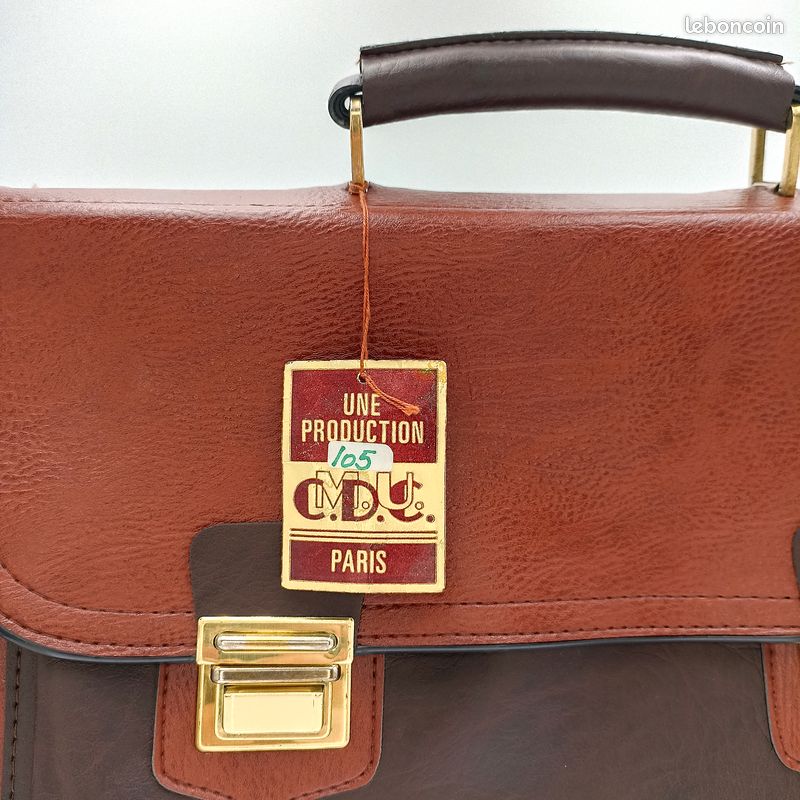 Cartable Vintage 70s en vinyle marron fauve et chocolat | C.D.C M.U Paris | Deadstock - Neuf avec étiquette | Style rétro | Chic scolaire | Made in France (image 13)