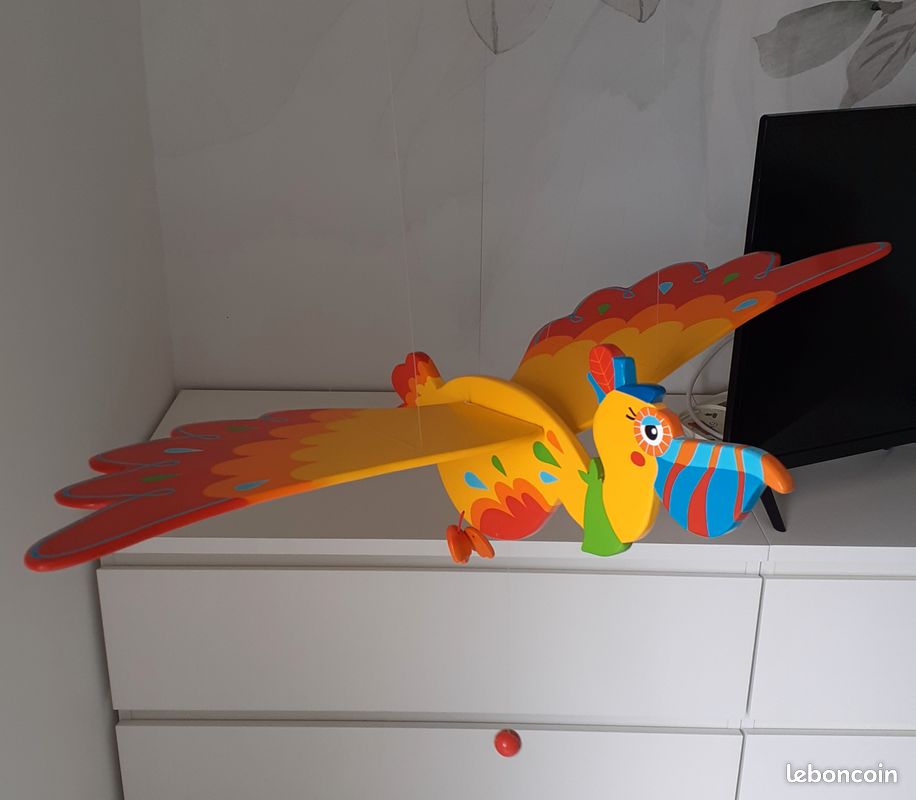 Mobile oiseau en bois peint (image 1)