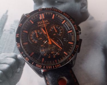 Montre Pulsar Pour Homme - Mouvement à Quartz - Élégante Et Fonctionnelle - Occasion En Bon état