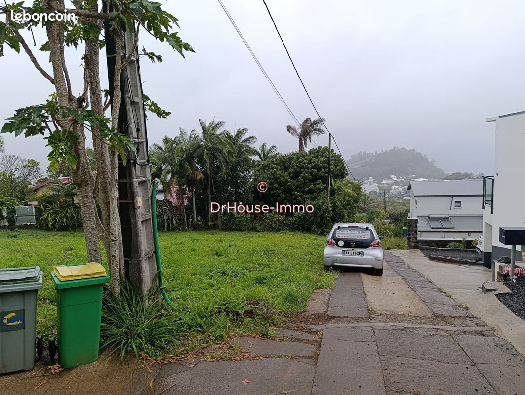 Terrain 385 m² · à Petite-Île · 385 m² · 135 000 €