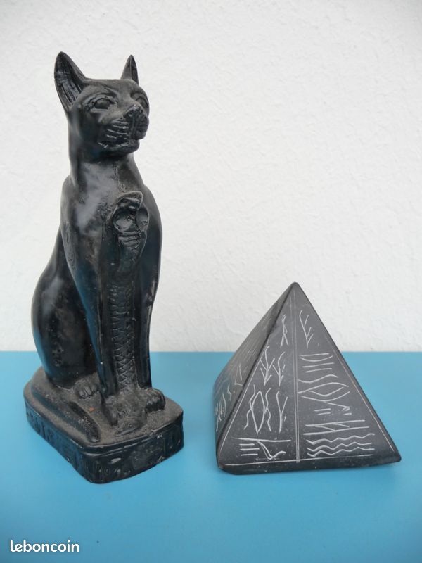 Déesse Bastet Statuette Résine Chatte Chat égyptien 155mm Pyramide Presse Papier - Décoration