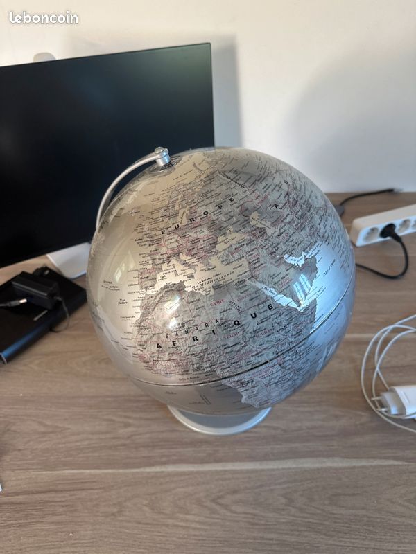 Globe terrestre (image 1)