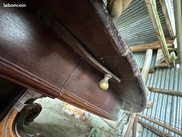 Table ronde diametre 1,7 m en bois ancien avec pied central travaillé sur roulettes (image 7)