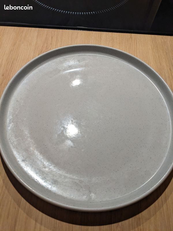 Assiettes unies grises (image 1)