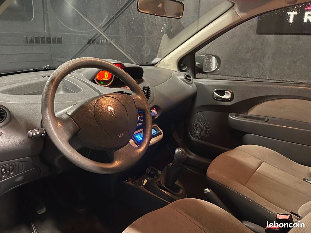 RENAULT TWINGO II 1.2 LEV 16v 75 eco2 Access Euro 5 (image 8)