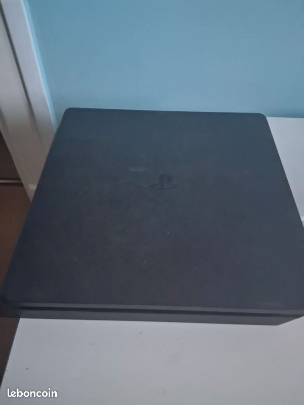 Ps4 slim 500 Go sans manette (image 1)