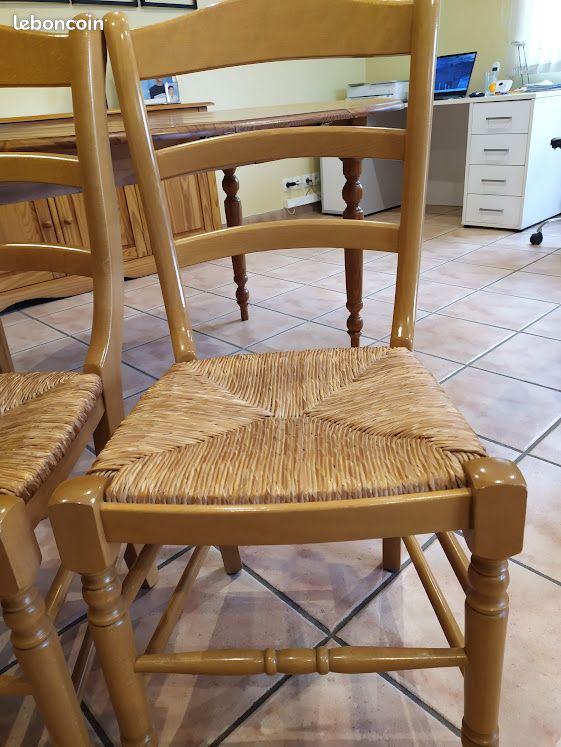 Quatre chaises en paille (image 1)