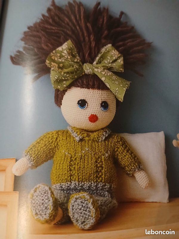 Livre crochet et couture "poupée Cerise et ses 12 panoplies"Neuf (image 7)