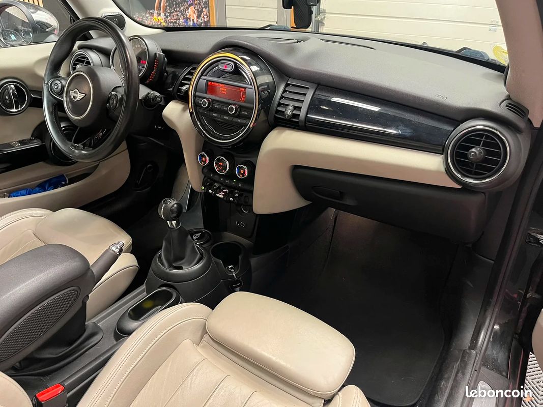 Mini MINI III Cooper D 1.5 116ch Pack Chili / Toit ouvrant / Sono Harman Kardon (image 14)
