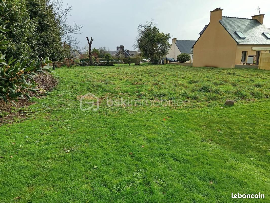 Terrain 804 m² Saint Segal · à Saint-Ségal · 48 240 €