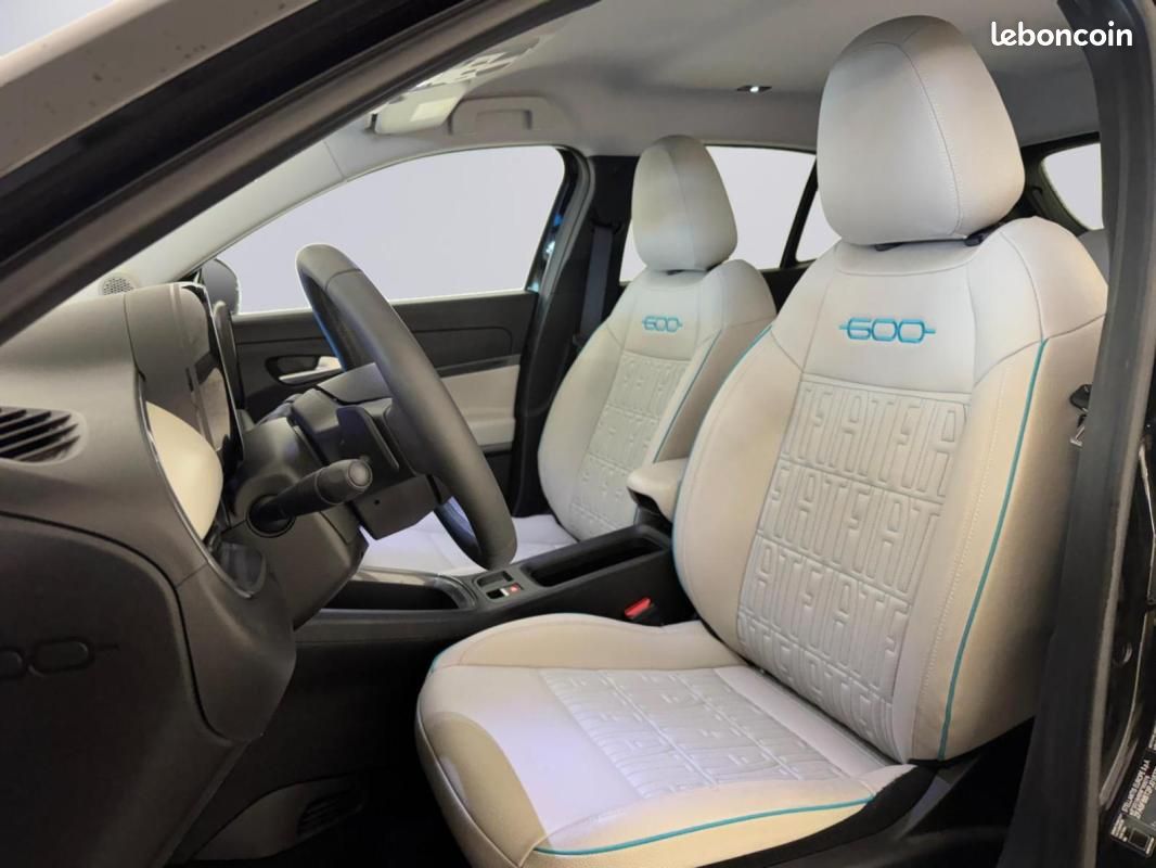 Fiat 600 1.2 Hybrid 100ch DCT6 La Prima (image 10)