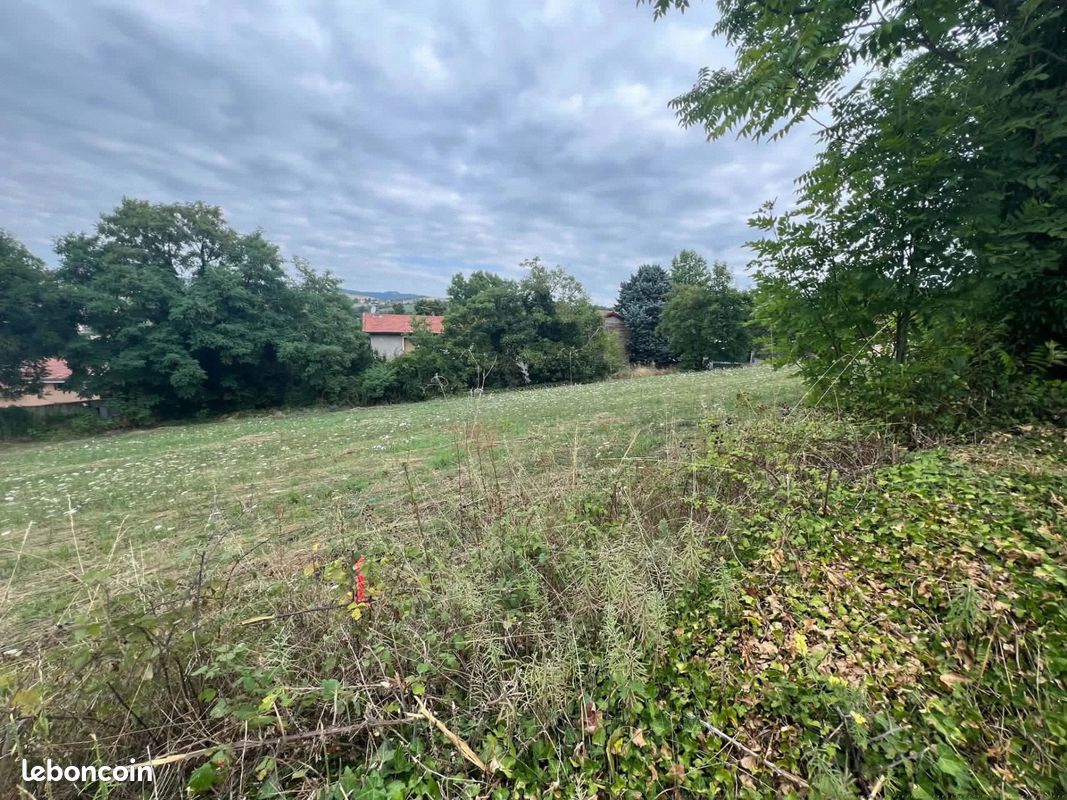 Terrain 700 m² · à Rive-de-Gier · 700 m² · 79 500 €