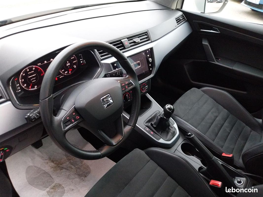 SEAT Arona 1.0 EcoTSI 95 ch Start/Stop BVM5 Urban (image 11)