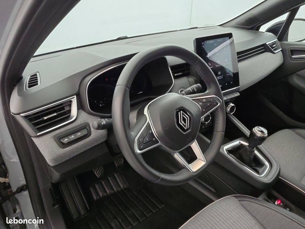 RENAULT Clio TCe 90 Techno (image 10)