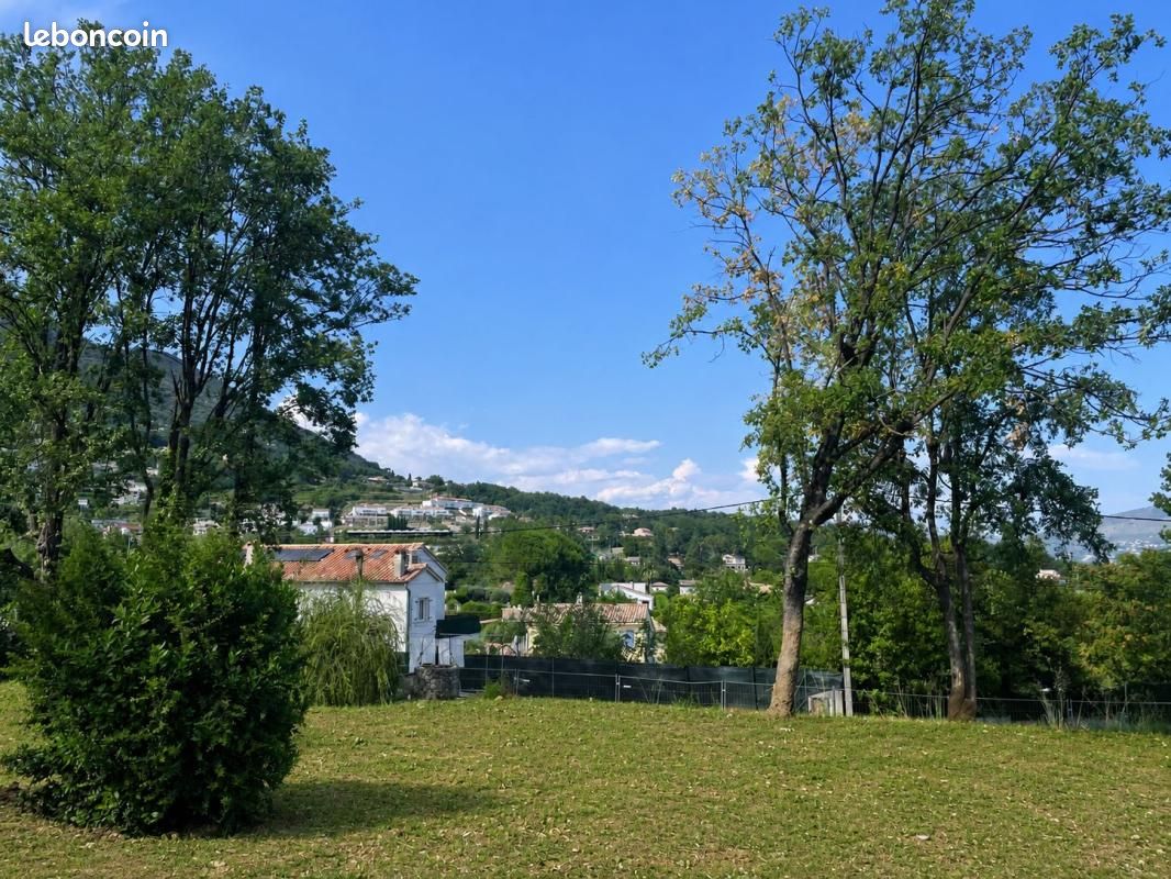Terrain 746 m² La Gaude · 370 000 €