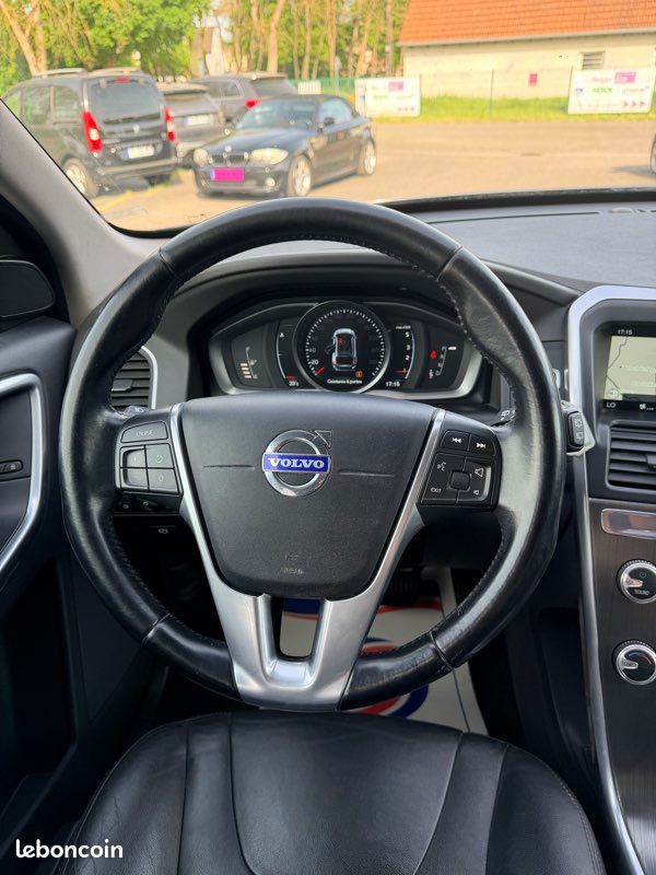 Volvo XC60 2.0D D4 181cv BVA ClimAuto Cuir GPS Bluetooth Régulateur Radar AV-AR Garantie 12 Mois (image 14)