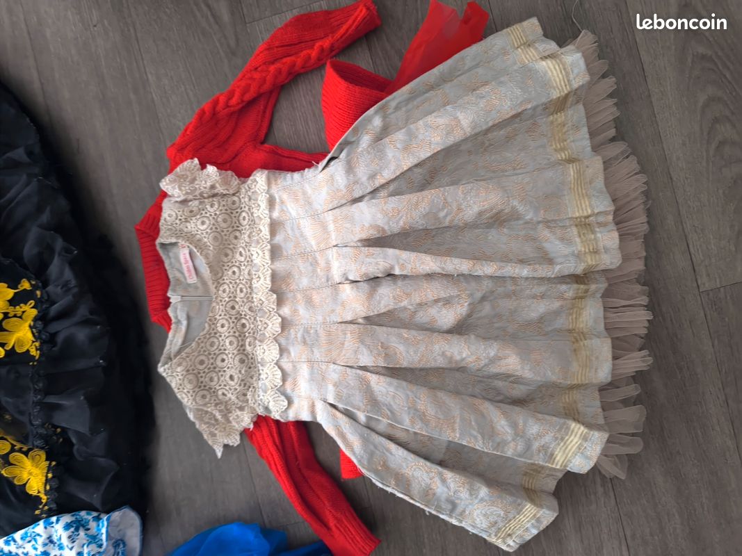 Gros lot de vêtements chaussures pour fille 4 ans/6ans chaussures pointure(25/30) (image 6)