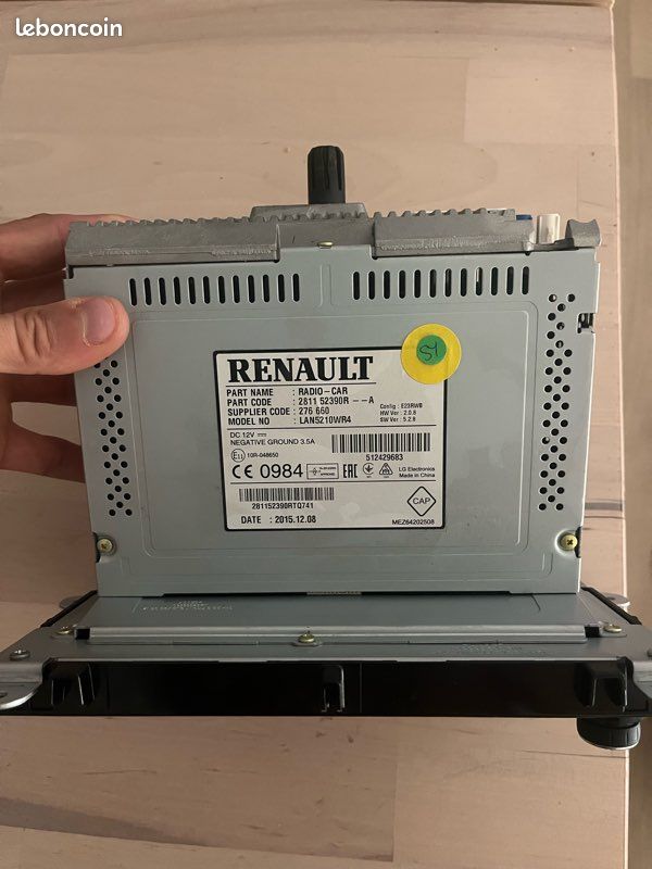 Autoradio Renault Clio 4 fonctionnel avec écran fissuré dont le tactile ne marche plus (image 2)
