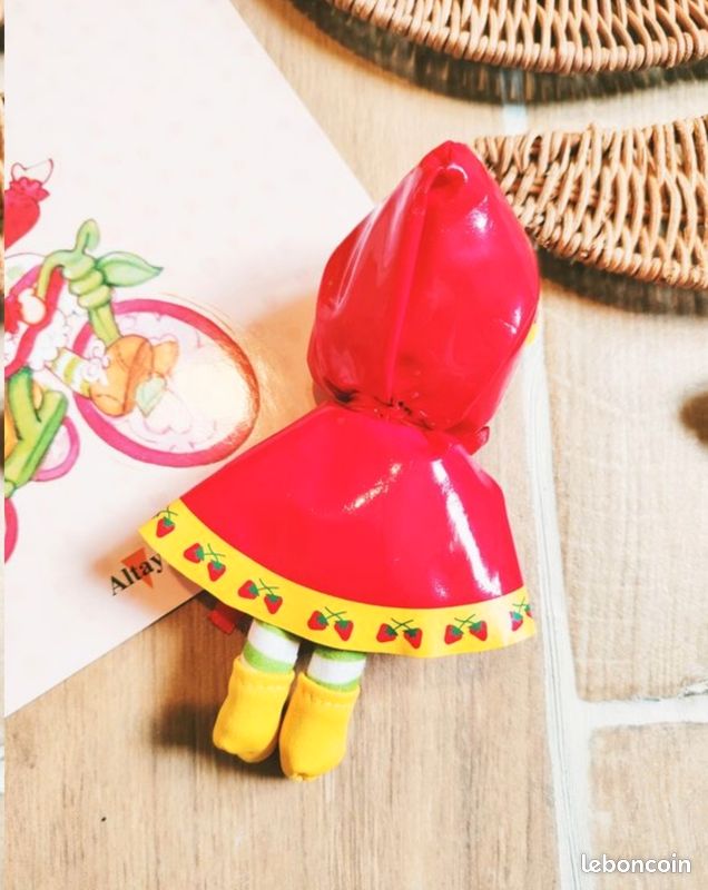 Ensemble de pluie Strawberry Shortcake Charlotte aux fraises 14cm altaya