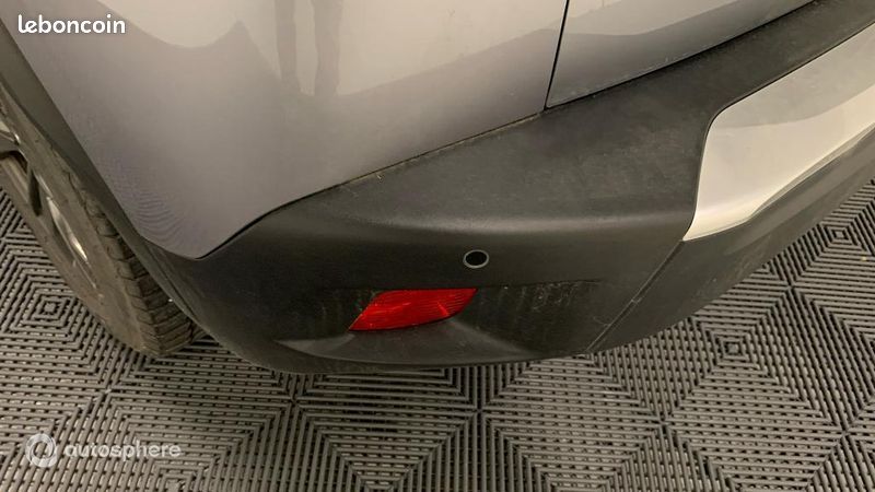 Peugeot 2008 1.2 PureTech 100ch S&S Style (image 21)