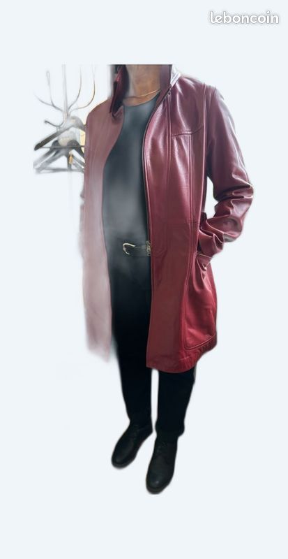 Joli manteau en cuir souple rouge avec col montant pour femme