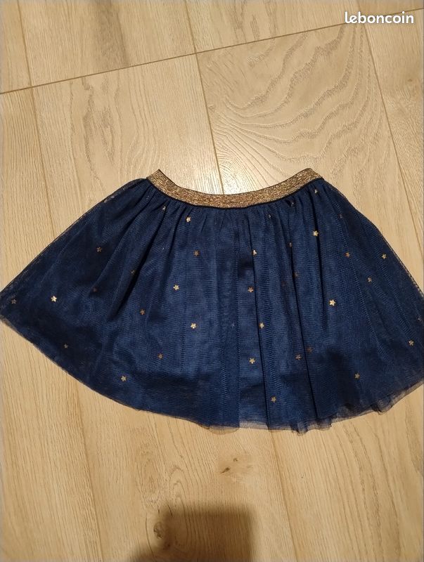 Jupe en tulle motif étoiles dorées taille 18 mois Okaïdi
État impeccable (image 1)