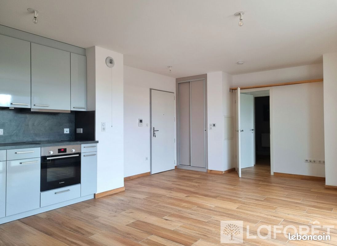 Appartement 3 pièces 60 m² · à Saint-Louis · 60 m² · 1 060 €