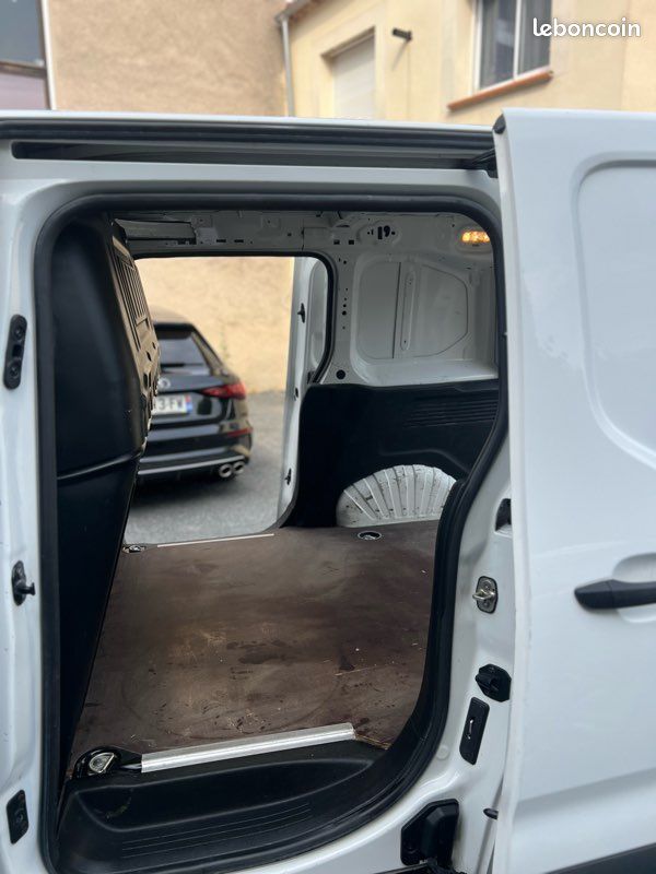 Citroën Berlingo 1.6 BlueHdi 100 Driver (image 15)