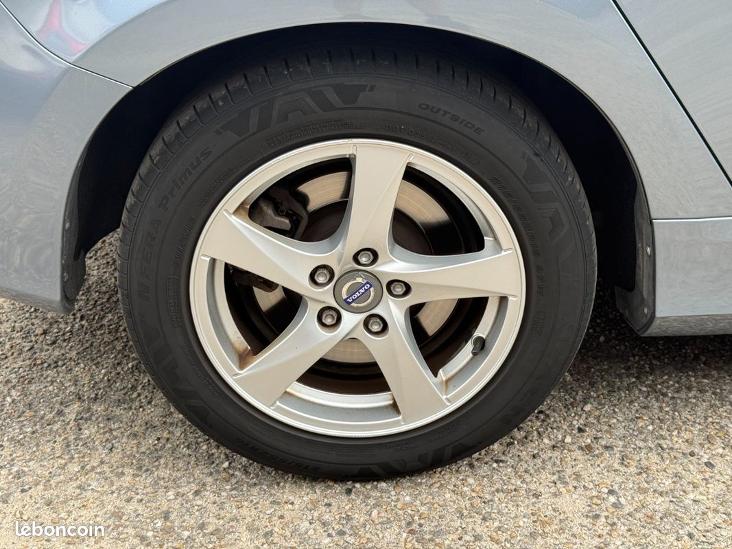 VOLVO V60 D4 190 ch StopStart Geartronic 8 Momentum (image 20)