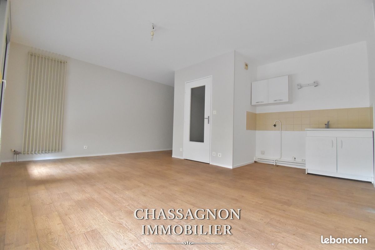 Appartement 1 pièce 28 m² · à Moulins · 28 m² · 400 €
