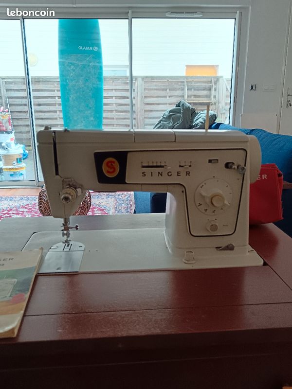 Machine à coudre singer 478 en parfait état de fonctionnement ainsi que son meuble (image 1)