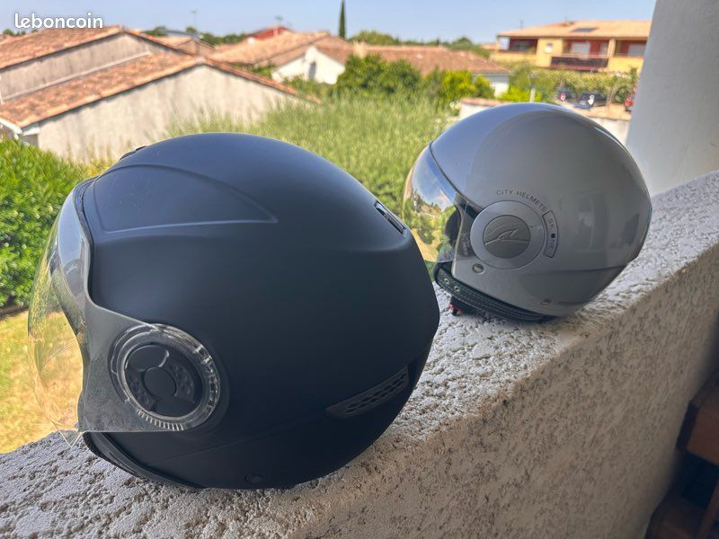 Deux casques Jet Dainese et SK très bon état (image 3)