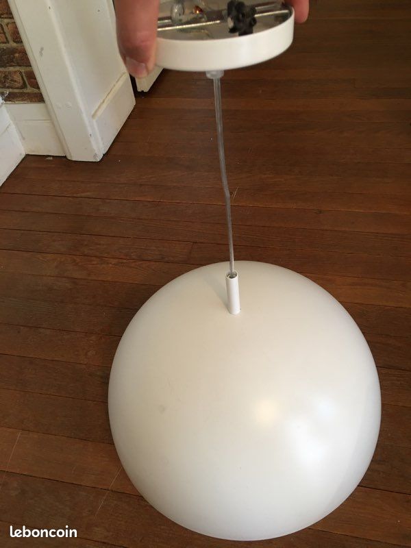 Grand lustre plafonnier contemporain et blanc en coupole (image 2)