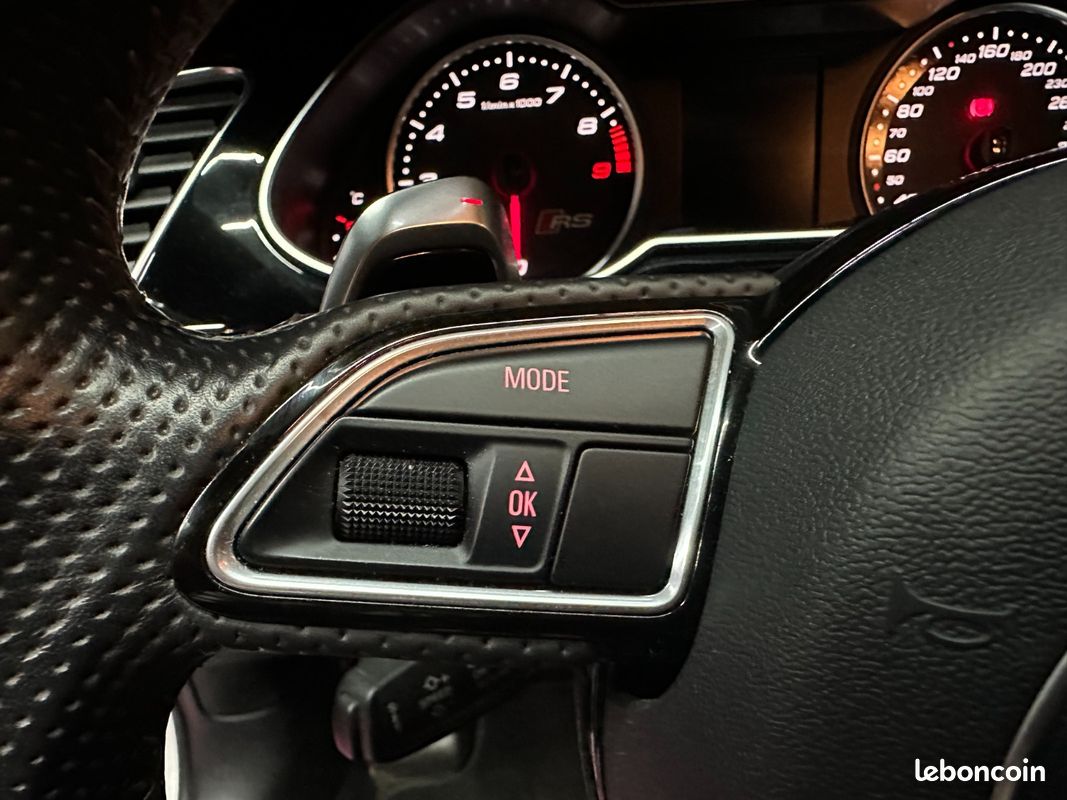 AUDI RS4 AVANT V8 4.2 FSI 450 Quattro S Tronic 7 / PACK CARBONE INTÉRIEUR / VOLANT MÉPLAT / SIÈGES ÉLECTRIQUES (image 17)