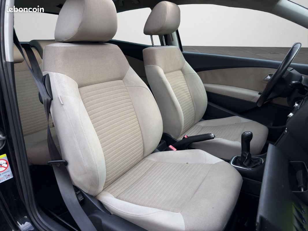 VOLKSWAGEN POLO 1.6 TDI 90 CR FAP Confortline (image 16)
