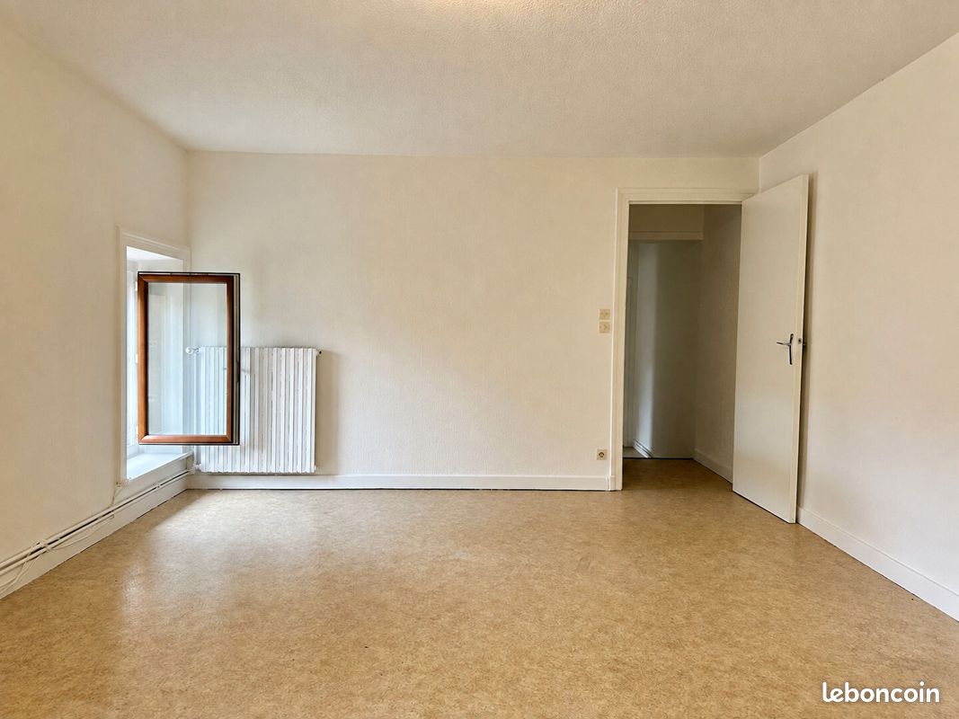 Appartement 1 pièce 34 m² · à Val d'Oingt · 34 m² · 400 €/mois