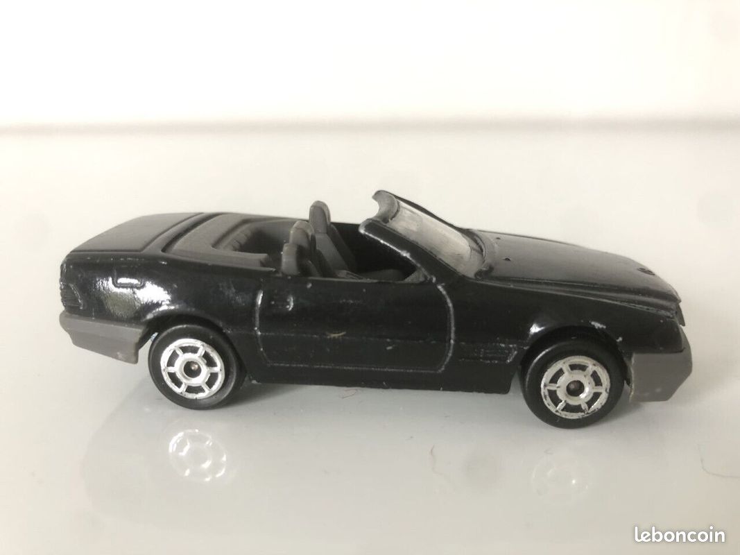 MERCEDES 500 SL COUPE noire au 1/24 GUILOY 64538 voiture miniature de collection