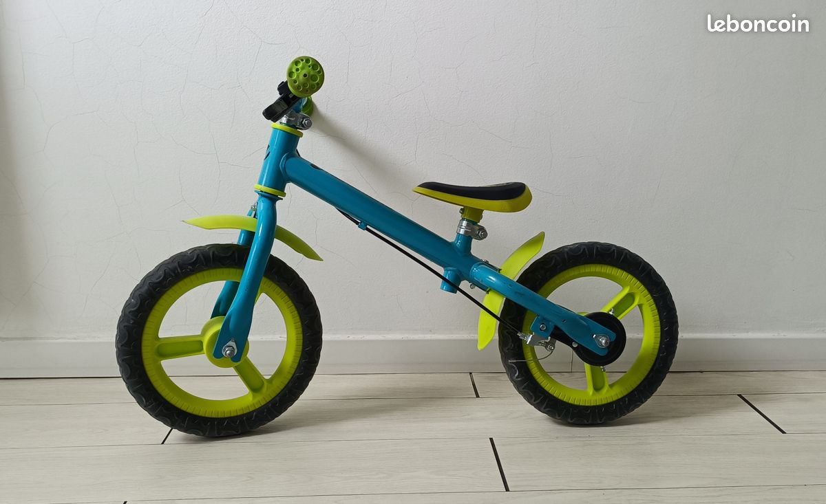 Draisienne bleu et 18 mois à ans Vélos