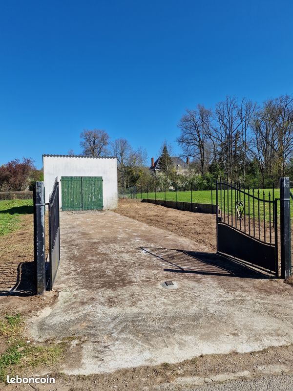 Garage sur terrain constructible · à Le Menoux · 15 000 €