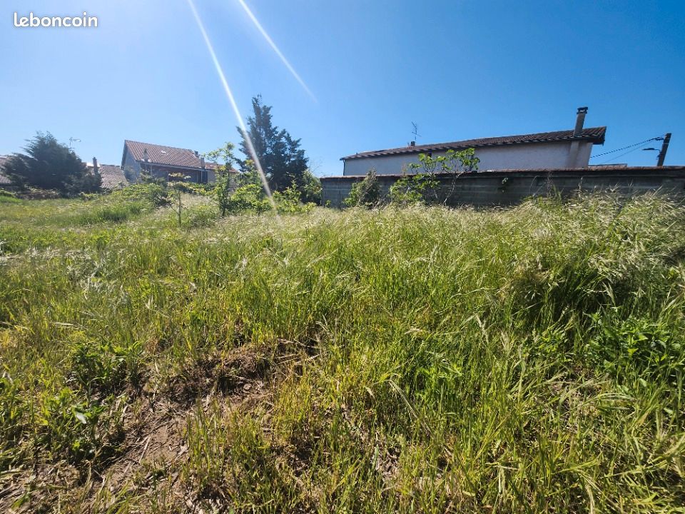 Terrain 300 m² Vernaison · 190 000 €