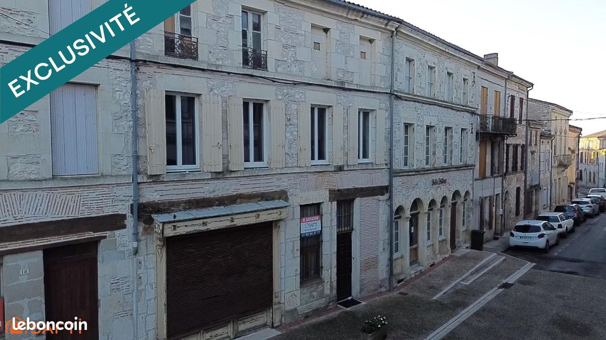 Maison 10 pièces 300 m² · à Monclar · 300 m² · 50 000 €