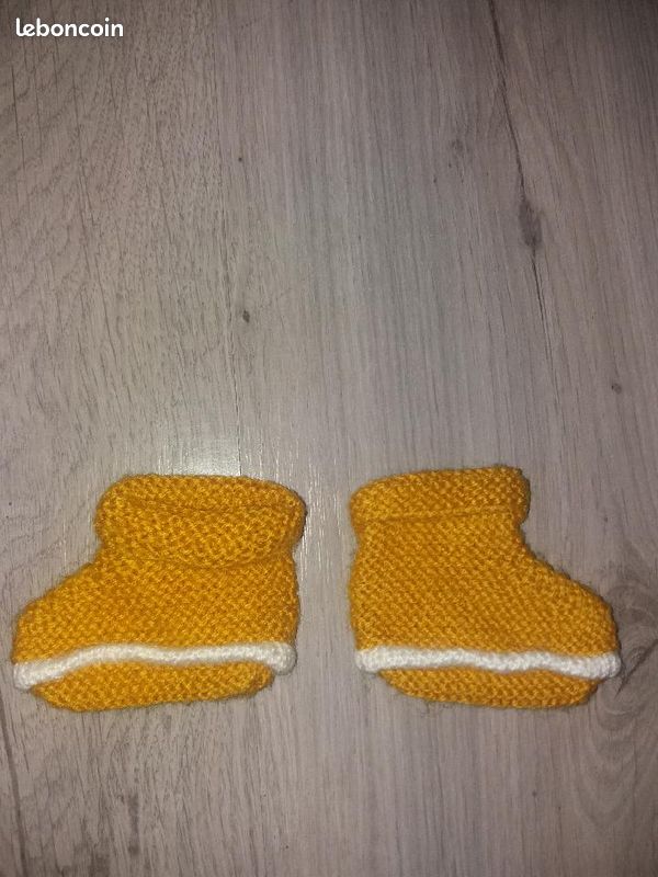 Chaussons naissance moutarde (image 1)