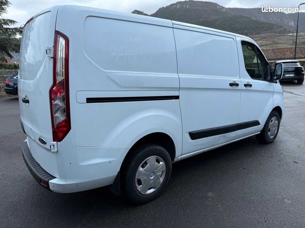 Ford Transit Custom L1H1 20 TDCI 130ch Bv6m Ambiente. 1 ère main. 2 Portes latérales. 95800 kms (image 3)