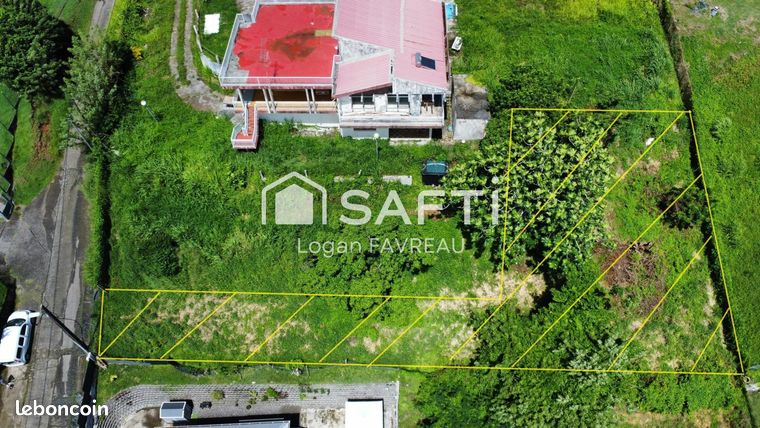 Terrain 700 m² RIVIERE-SALEE