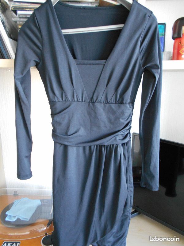 Robe noire un peu habillée (image 1)