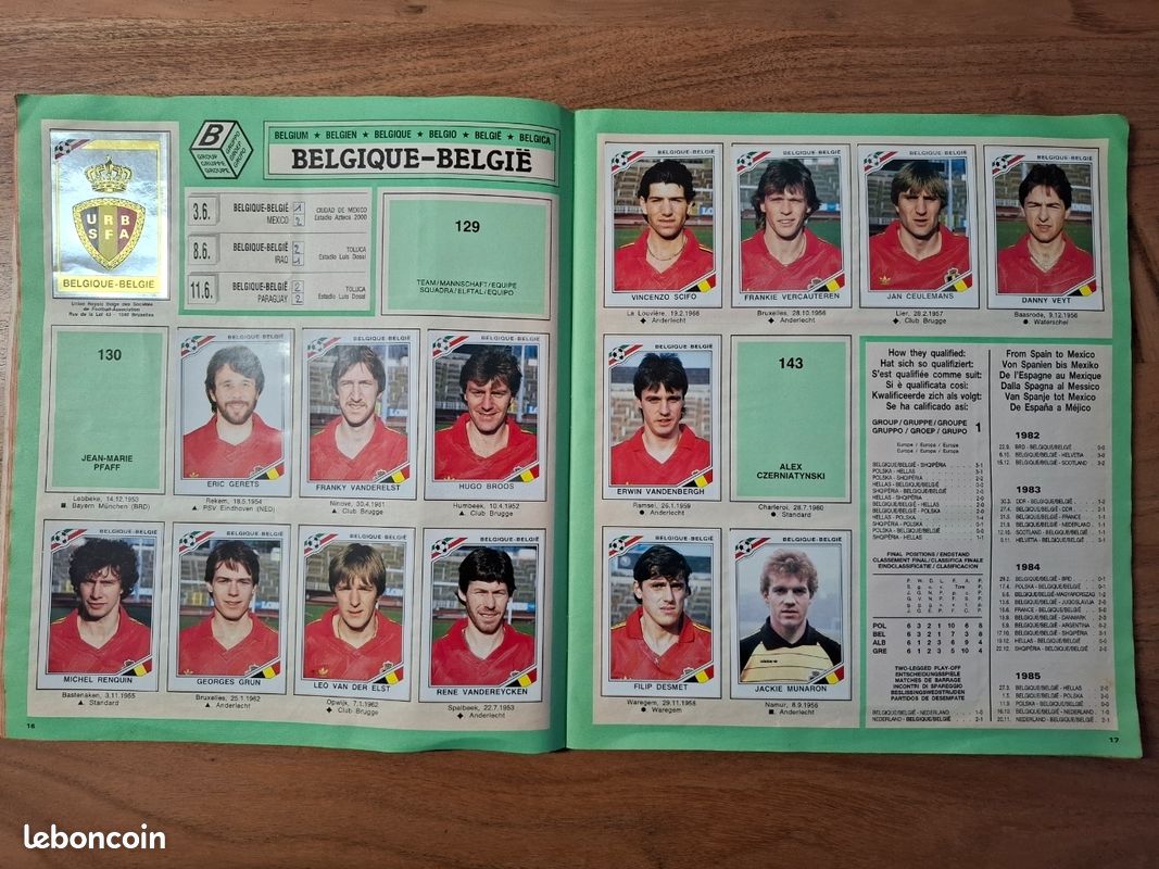 Panini - Lot de 50 pochettes d'autocollants officiels - Motif Coupe du Monde FIFA Qatar 2022