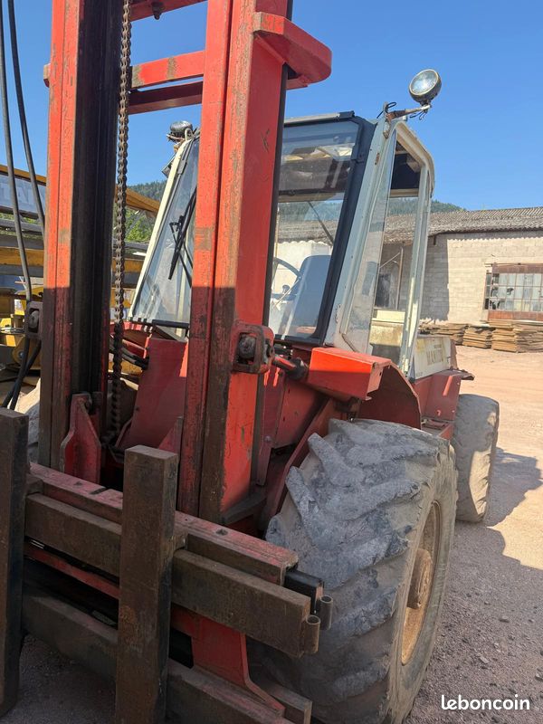 Chariot élévateur MANITOU 4T5 tout terrain (image 2)