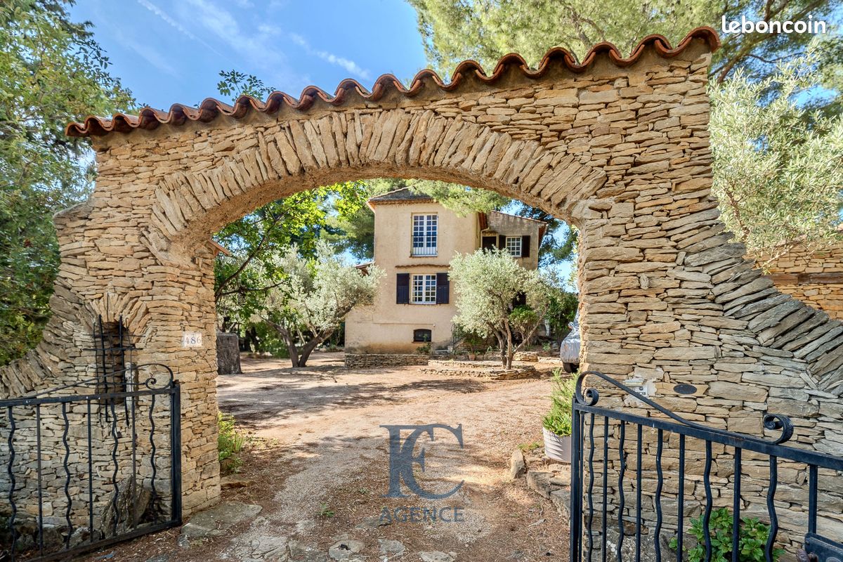 Maison 7 pièces 130 m² · à Saint-Cyr-sur-Mer · 130 m² · 840 000 €